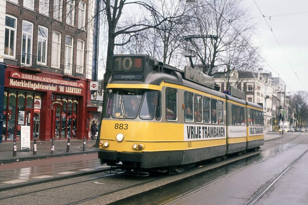 Tram 883